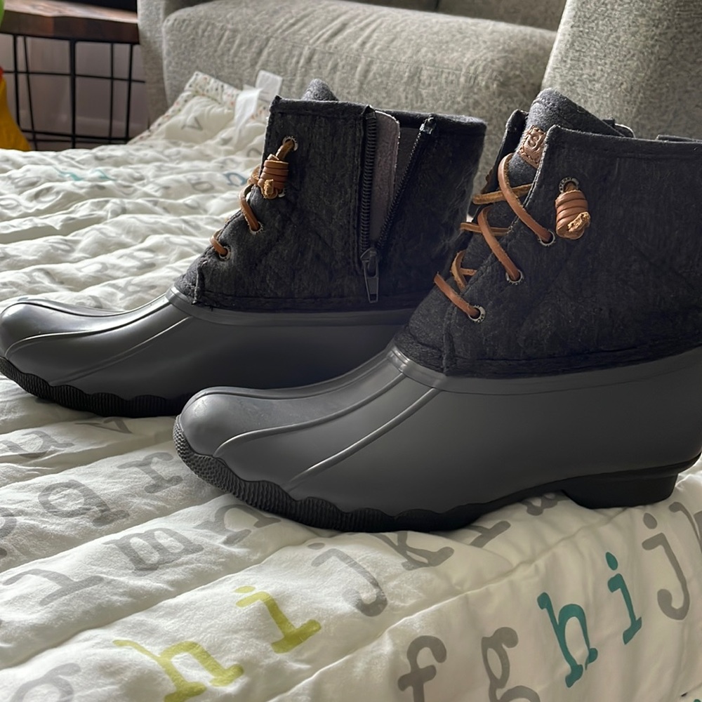 Sperry duck boots grey quilted